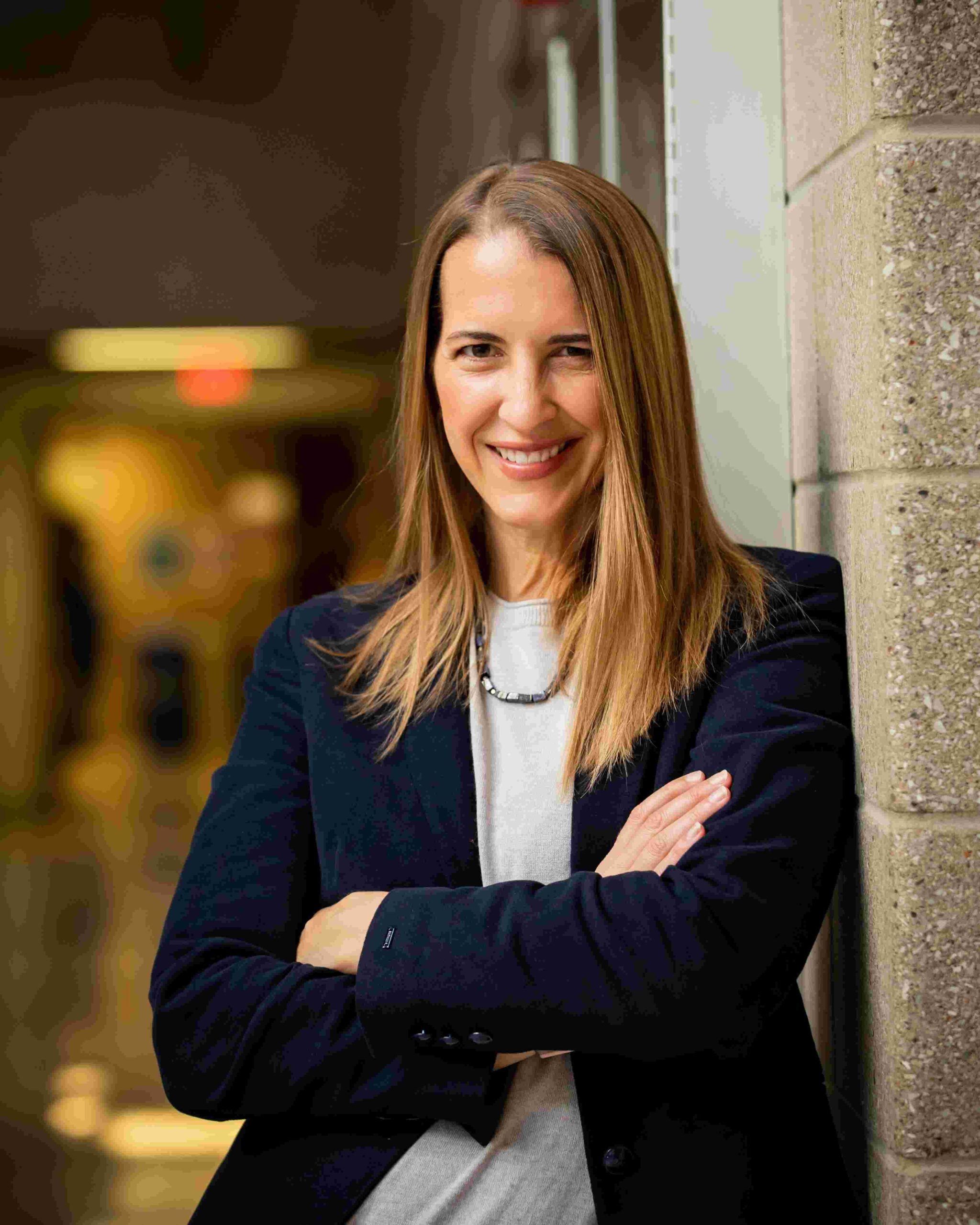 Kim Arnold headshot.